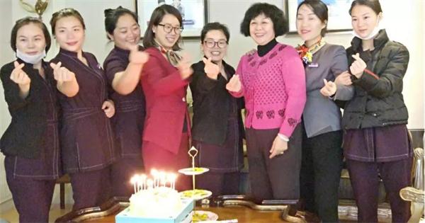 靜博士創始人祝愉勤的一次分享,何以讓千人會場連續響起了32次掌聲?5